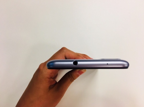 Zenfone Max Plus上部