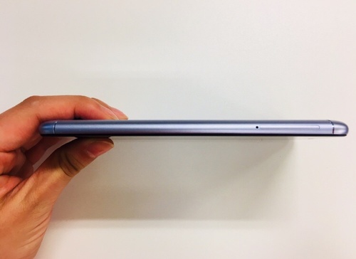 Zenfone Max Plus側面