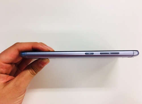 Zenfone Max Plus側面２