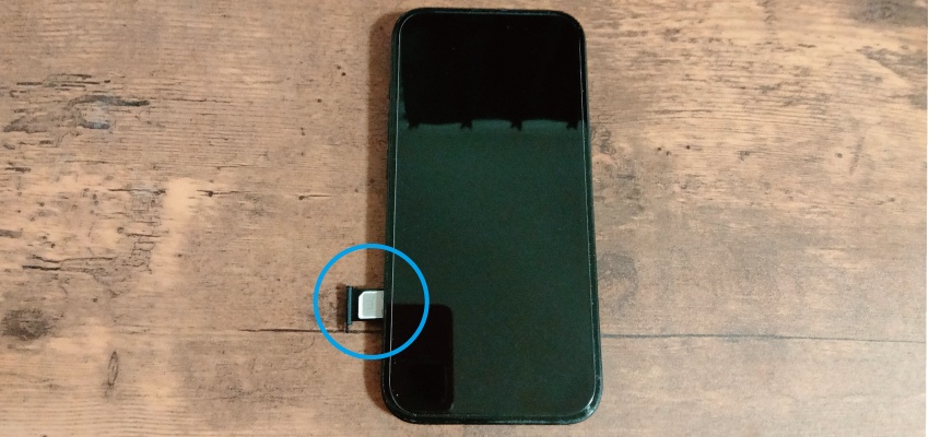 SIMカード入れ替え